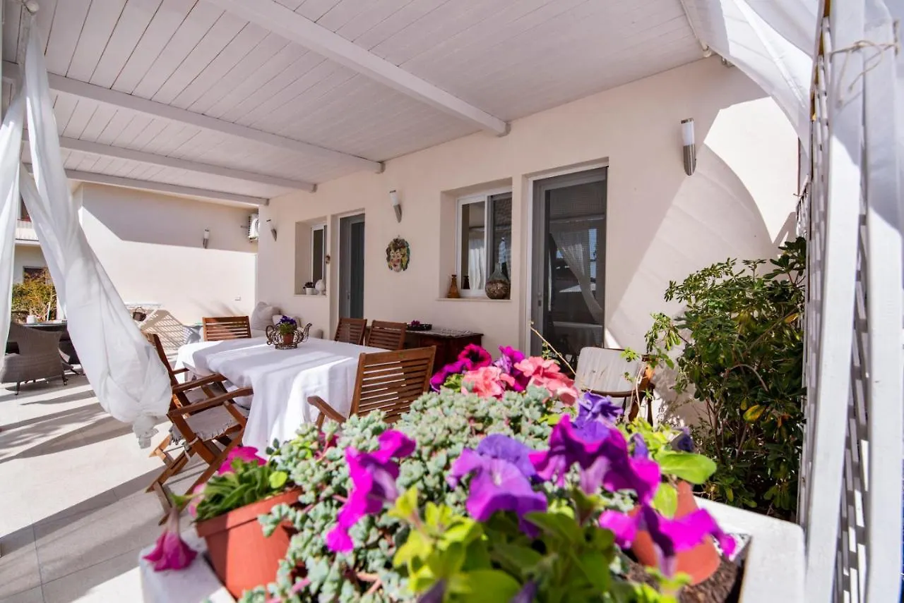 Holiday Fontane Bianche Gabriella 0*,  Italia