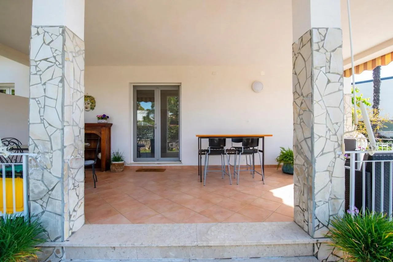 Appartamento Holiday Fontane Bianche Gabriella