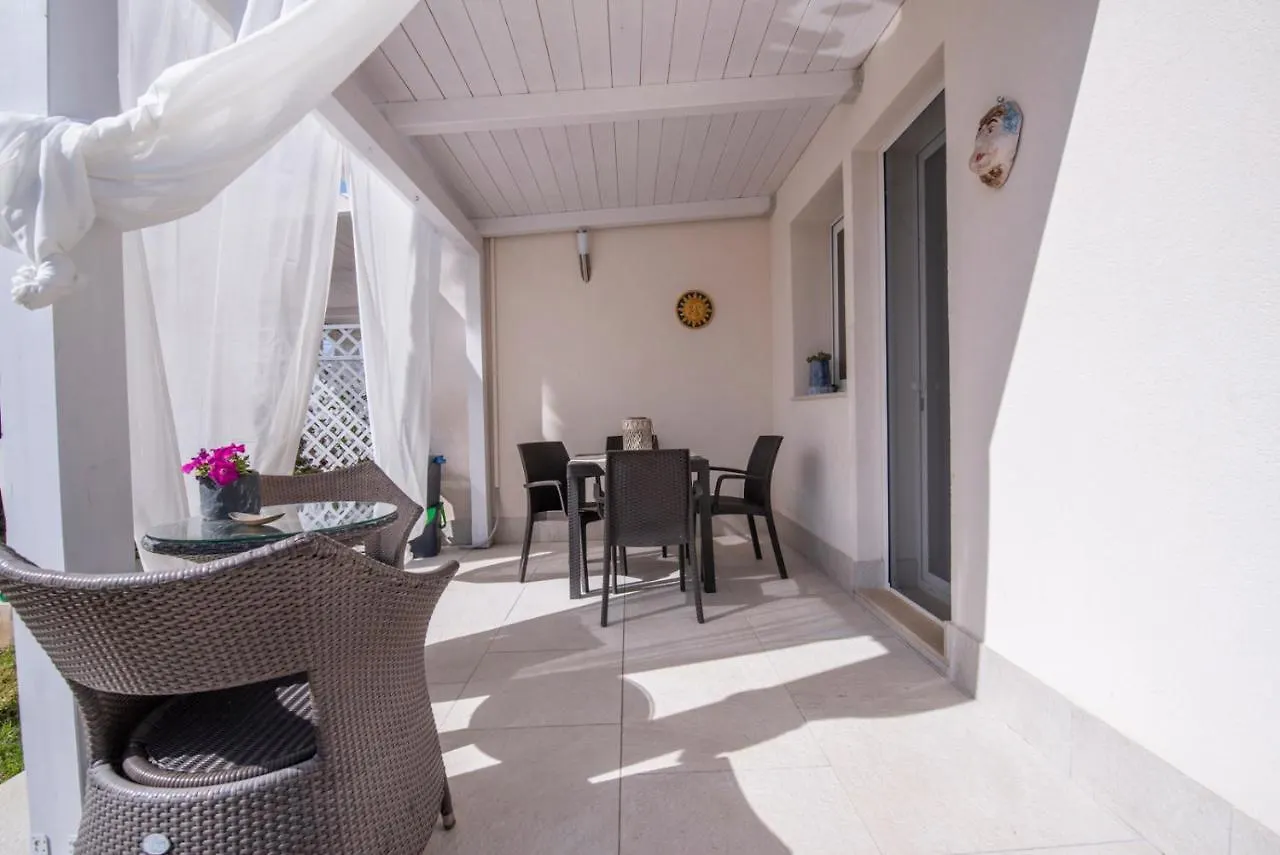 Appartamento Holiday Fontane Bianche Gabriella