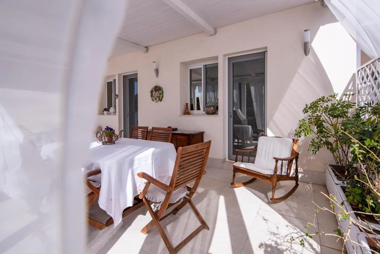 Holiday Fontane Bianche Gabriella 0*,  Italia